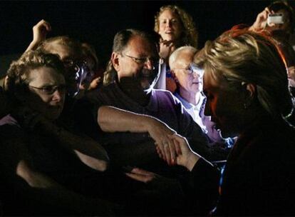 Obama se dirige a un acto de campaña en Waterford (Michigan).