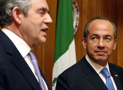 El presidente de México, Felipe Calderón, y el primer ministro británico, Gordon Brown, en 10 Downing Street