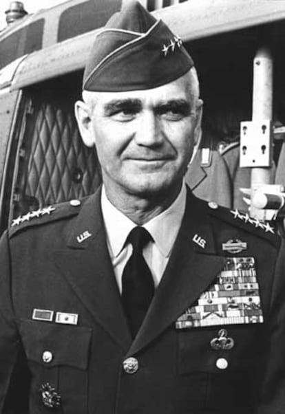 El general William Westmoreland.