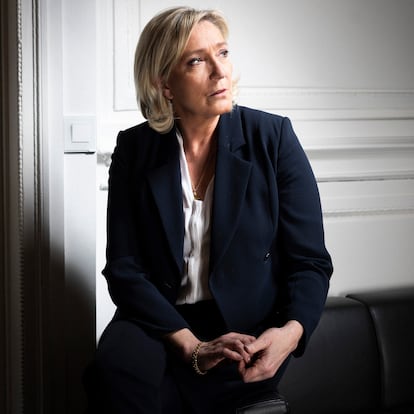 Le Pen, este martes en el despacho de RN, en la Asamblea Nacional en París. 