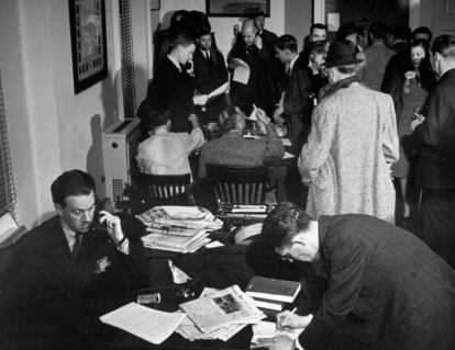 Periodistas esperan el inicio de una rueda de prensa tras el ataque de Japón a Pearl Harbour.