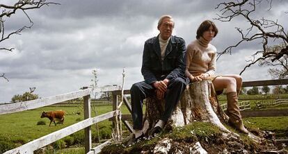John Huston y su hija Anjelica, en su casa en Irlanda, en 1968.
