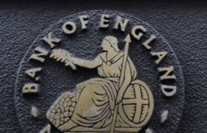 Logo del banco de Inglaterra en Londres.