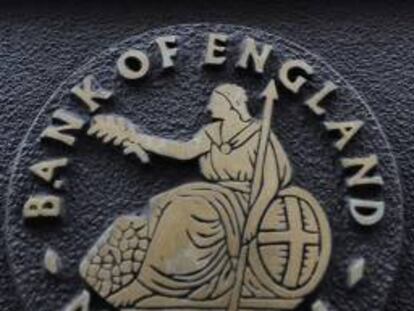 Logo del banco de Inglaterra en Londres.