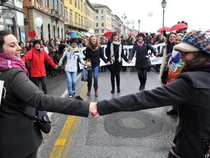 Mucho más que contra Berlusconi