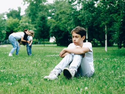 Los celos son una emoción natural y evolutiva que sienten la mayoría de hermanos y nacen del mismo instinto de supervivencia.