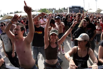 Aficionados en el Viña Rock, el primer día del festival