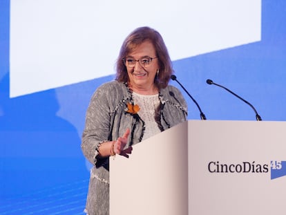 La presidenta de la Autoridad Independiente de Responsabilidad Fiscal (Airef), Cristina Herrero, interviene durante la segunda jornada de la celebración del 45º aniversario del diario económico ‘Cinco Días’, en el Teatro Real.