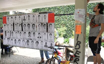 Estudiantes de la UNAM realizaron un paro de 48 horas en apoyo de los estudiantes de la normal rural de Ayotzinapa