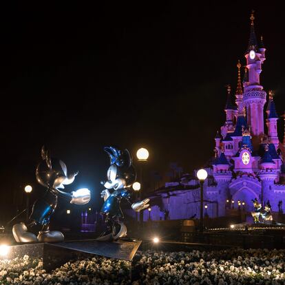 (FILES) A file photo taken on March 15, 2017 shows the Sleeping Beauty Castle illuminated as Disneyland Paris - originally Euro Disney Resort - marks the 25th anniversary in Marne-La-Vallee, east of the French capital Paris. - Disney will close its theme parks in Florida and Paris beginning of March 15, 2020 due to the coronavirus, the company said, hours after announcing its California resort would shut. (Photo by BERTRAND GUAY / AFP)