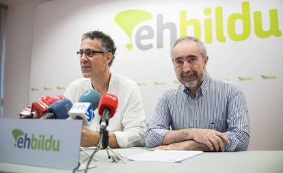 Los diputados de Amaiur en el Congreso, Mikel Errekondo, a la izquierda, y Rafa Larreina.