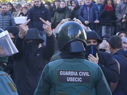 Las imágenes del acto de la plataforma España Ciudadana en apoyo a la Guardia Civil en Alsasua
