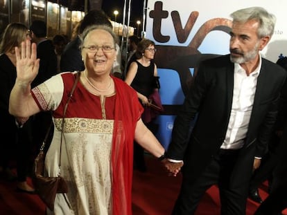 Anna Ferrer, la viuda de Vicente Ferrer, e Imanol Arias, en el festival de cine de San Sebastián. 