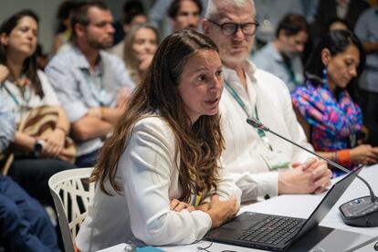 Suneeta Kaimal, presidente y CEO del Natural Resource Governance Institute, durante el panel de compromiso global para un acuerdo internacional sobre trazabilidad de la cadena de suministro de minerales, en la COP16.