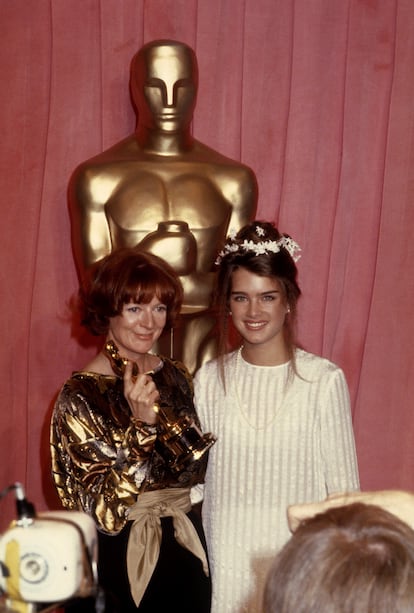  Maggie Smith (a la izquierda) y Brooke Shields, durante las 51ª edición de los Premios Oscar, en 1979. 