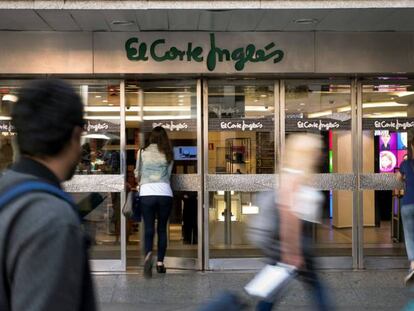 Fachada del Corte Inglés de Callao. El Consejo de Administración de El Corte Inglés aborda hoy la destitución de su presidente, Dimas Gimeno, quien ha anunciado ya su decisión de impugnarlo.  