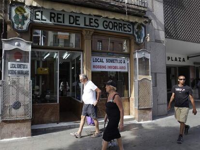 El Rei de les Gorres, el único negocio afectado por el plan urbanístico de la calle de la Diputació, cerrará el próximo octubre.