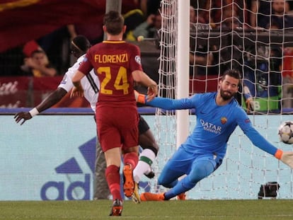 Sadio Mane marca el primer gol del Liverpool en el prartido de vuelta de semifinales de Champions frente a la Roma. 