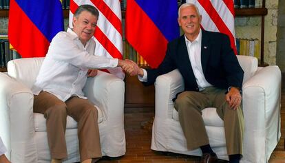 O presidente colombiano Juan Manuel Santos recebe, em Cartagena, o vice-presidente dos Estados Unidos, Mike Pence.