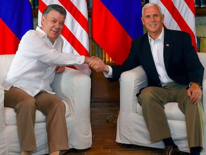 O presidente colombiano Juan Manuel Santos recebe, em Cartagena, o vice-presidente dos Estados Unidos, Mike Pence.