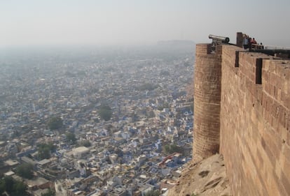 La ciudad de Jodhpur (con sus casas de azul celeste), vista desde el fuerte de Mehrangarh.