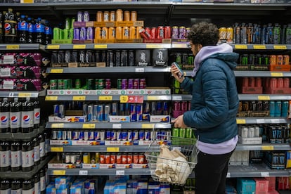 Los expertos demandan que exista un adecuado etiquetado nutricional en las bebidas para que las familias puedan hacer la elección más saludable. 