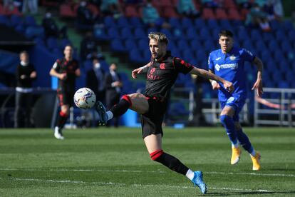 Januzaj controla el balón durante el último partido de la Real Sociedad ante el Getafe.