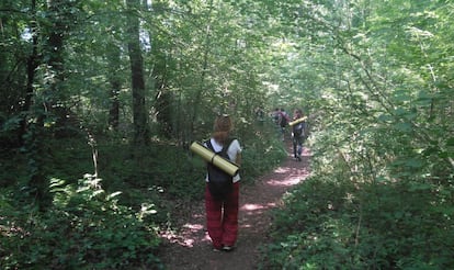 Excursión en el parque natural de La Garrotxa, en la provincia de Girona.