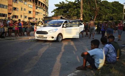  O carro de Evaldo dos Santos Rosa, após ser atingido por mais de 80 tiros, no domingo de 7 de abril.