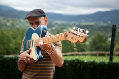 El músico Fito Cabrales, en una imagen promocional.