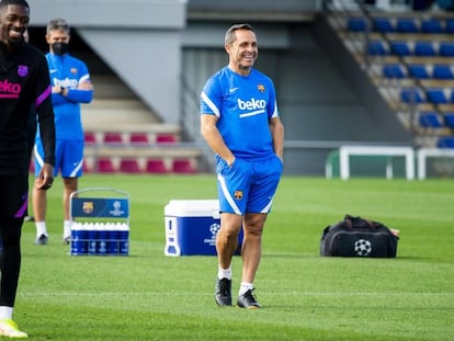 Dembélé y Barjuan en el último entrenamiento del Barcelona.