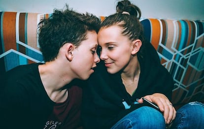 El cantante Jacob Sartorius y la actriz Millie Bobby Brown.