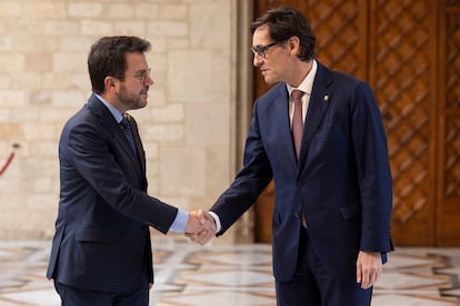 El president Pere Aragonès y Salvador Illa, líder del PSC, este martes, en el Palau de la Generalitat.