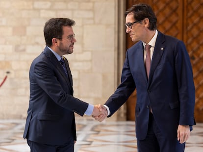 El president Pere Aragonès y Salvador Illa, líder del PSC, este martes, en el Palau de la Generalitat.