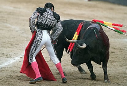 Morante de la Puebla, en su faena al tercer toro de la tarde.