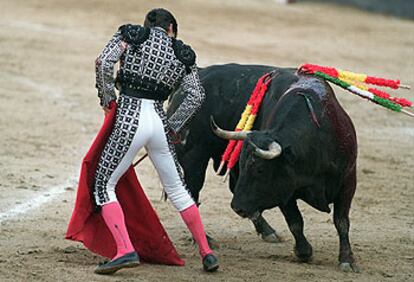 Morante de la Puebla, en su faena al tercer toro de la tarde.