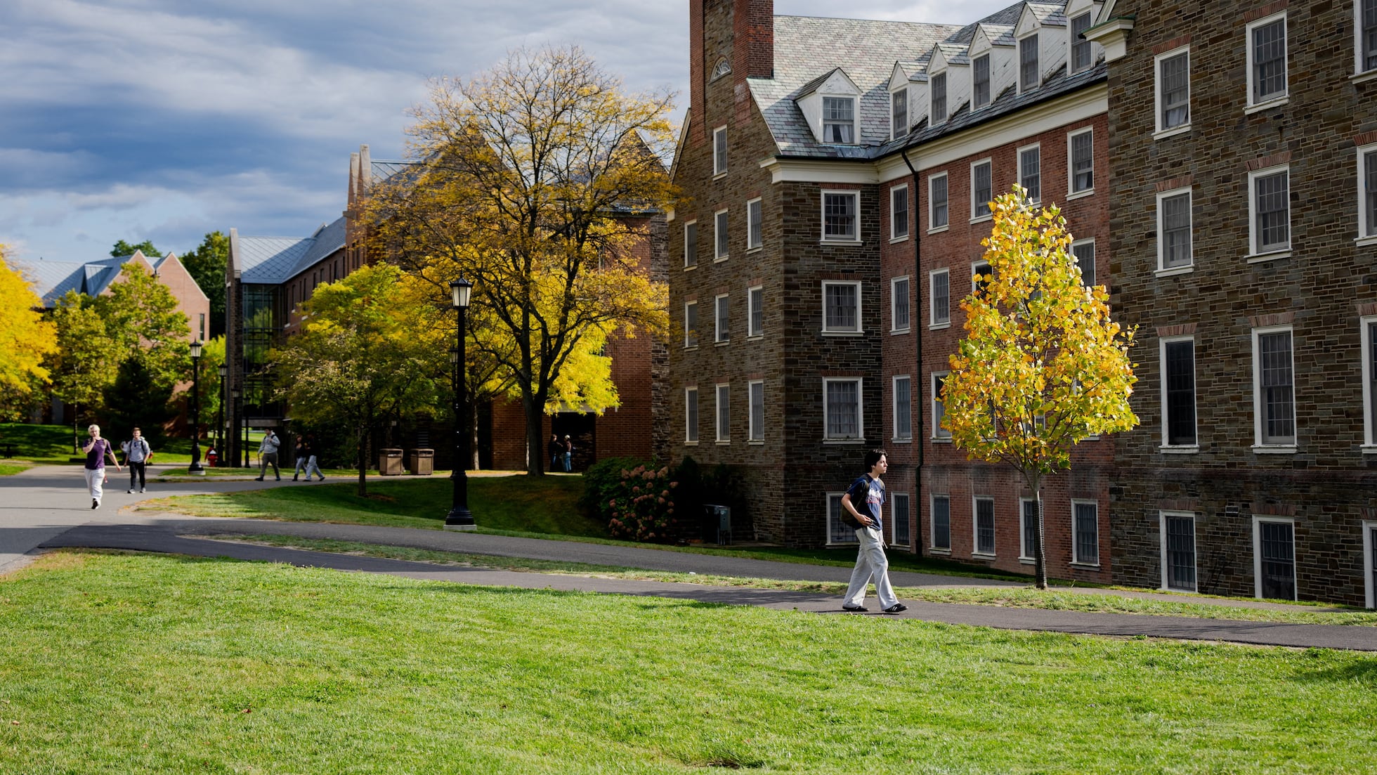La Universidad de Cornell suspende las fiestas de fraternidades tras la denuncia por violación múltiple de una estudiante