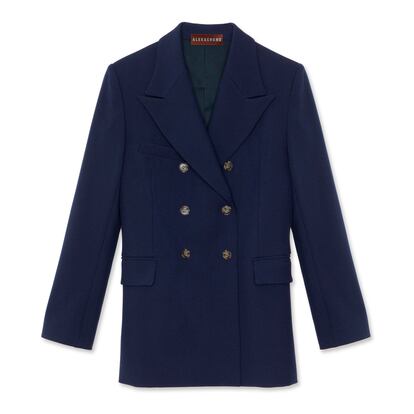 El 'pea coat' es uno de los diseños clásicos que cada temporada llaman a las puertas de nuestros armarios, Este ende la ultima colección de Alexa Chung se salta un de las normas que definen a la prenda al eliminar los bolsillos verticales. (745 euros)