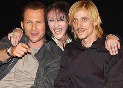 Los actores Christian Slater, Frances Barber y MacKenzie Crook encabezan el reparto de la obra.