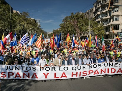 Cabecera de la manifestación por el día de la Fiesta Nacional, este martes en Barcelona.