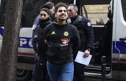 Uno de los asaltantes detenido en París.
