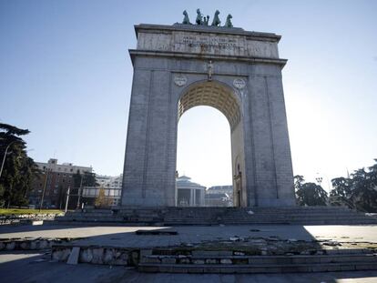 Arco de la victoria de Moncloa (Madrid) cuya inscripci&oacute;n viola la Ley de Memoria Hist&oacute;rica.