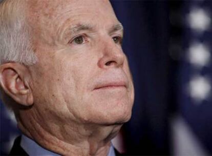 El candidato republicano John McCain, durante un acto electoral en Washington, el pasado miércoles.