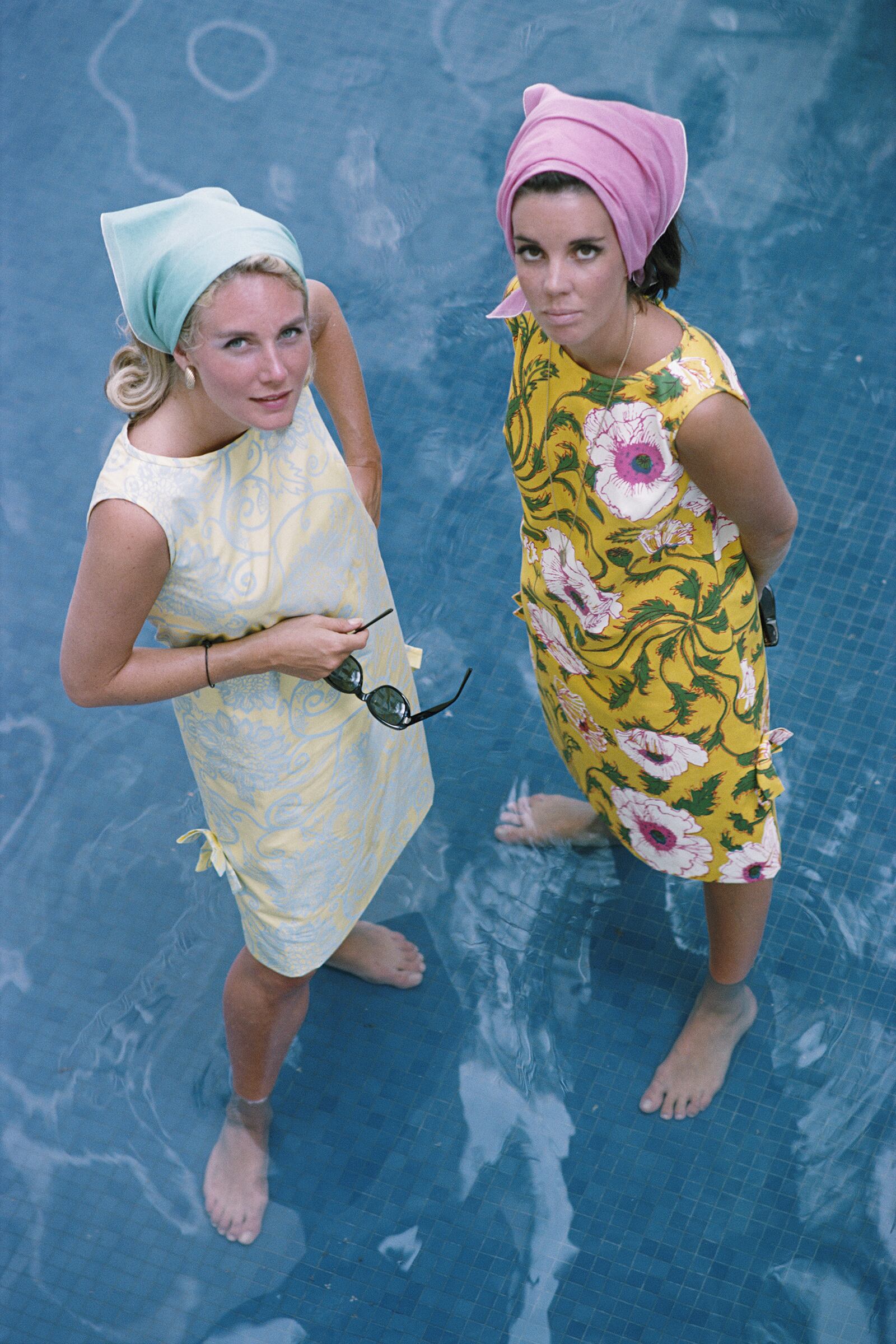 Wendy Vanderbilt (dcha.) y una amiga vestidas de Lilly Pulitzer en 1964.