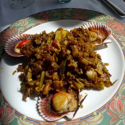 Paella de vieiras de Casa Salvador.