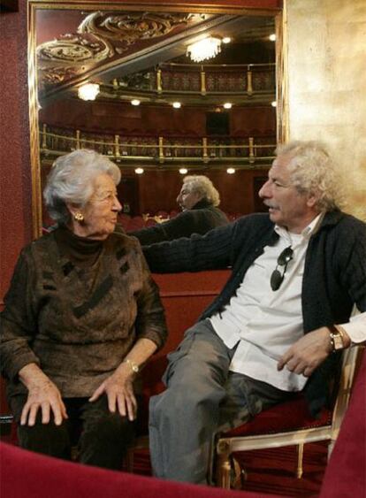 La actriz Asunción Balaguer y el autor y director Rafael Álvarez, <i>El Brujo</i>, que han hecho juntos <i>El tiempo es un sueño.</i>