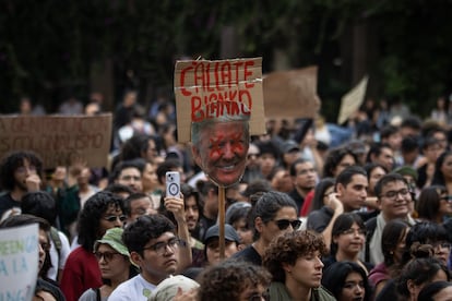 Cientos de personas han marchado en contra de la gentrificación de colonias en el centro de la Ciudad de México.