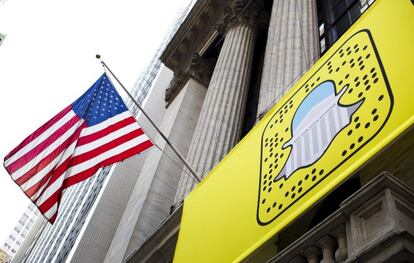 Un cartel de Snapchat en la sede de la Bolsa de Nueva York. La compañía tiene previsto salir a cotización en los próximos meses.