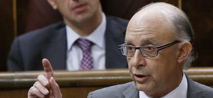 El ministro de Hacienda, Crist&oacute;bal Montoro, durante su intervenci&oacute;n en la sesi&oacute;n de control al Ejecutivo. 