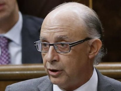 El ministro de Hacienda, Crist&oacute;bal Montoro, durante su intervenci&oacute;n en la sesi&oacute;n de control al Ejecutivo. 